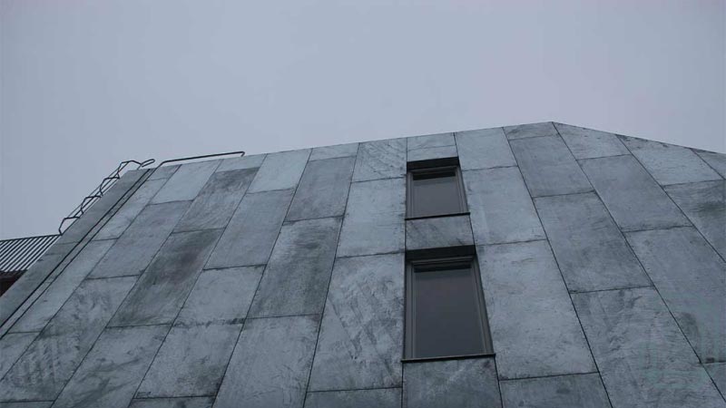 نمای فلزی یک ساختمان صنعتی با ورق گالوانیزه