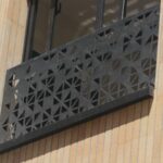 نمای آهنی ساختمان امید، اصفهان، اجرا توسط تیم کات کن