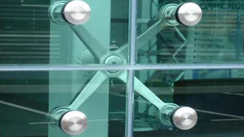 طراحی و اجرای نمای اسپایدر شیشه ای